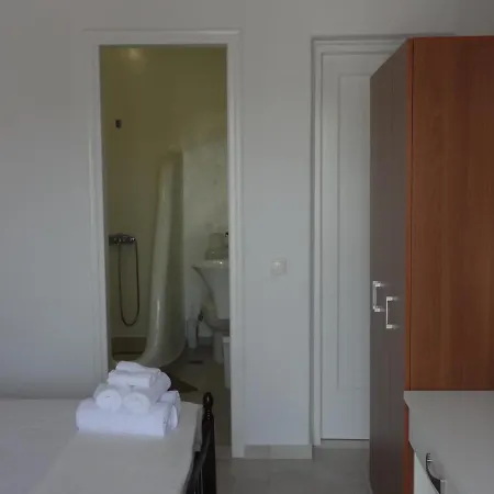 George House * Ano Mera
